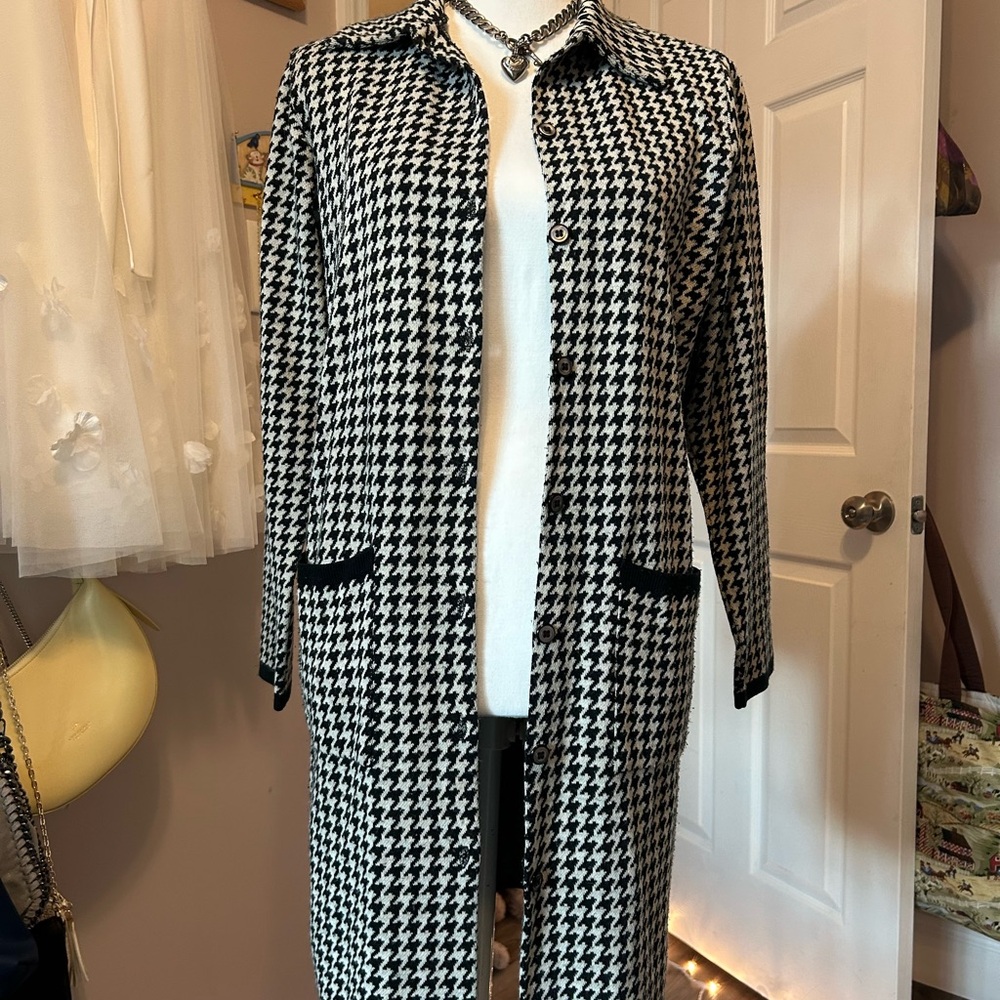 Black & White Houndstooth Long Coat-Style Blazer